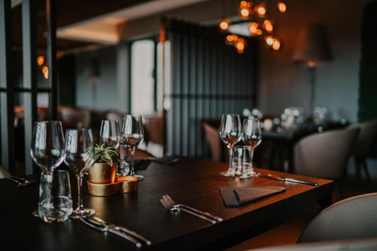 Hotel & Restaurant Five Nations Дюрби Екстериор снимка