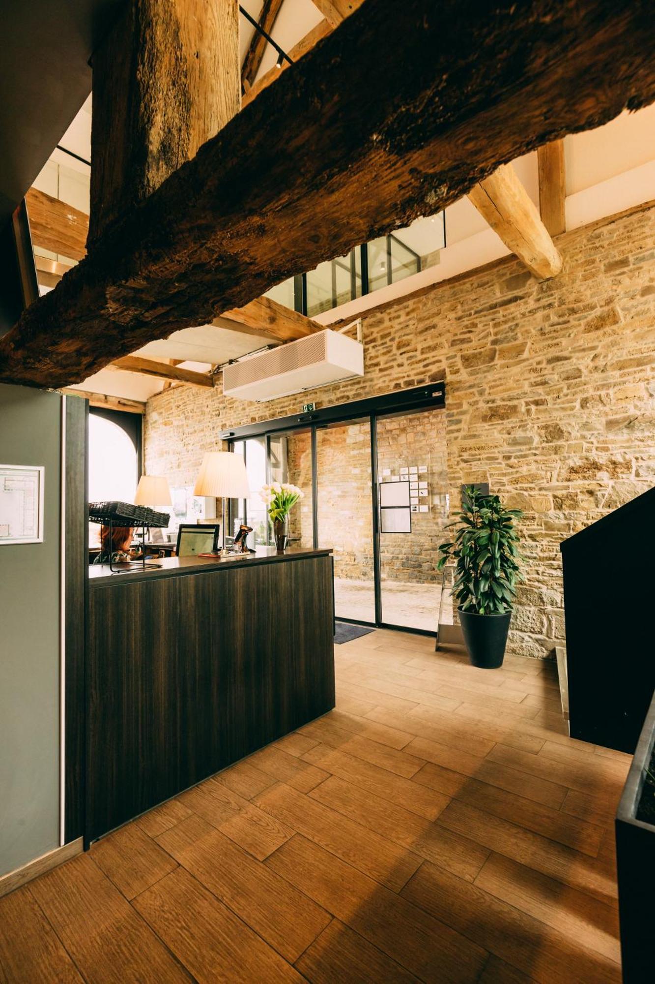 Hotel & Restaurant Five Nations Дюрби Екстериор снимка